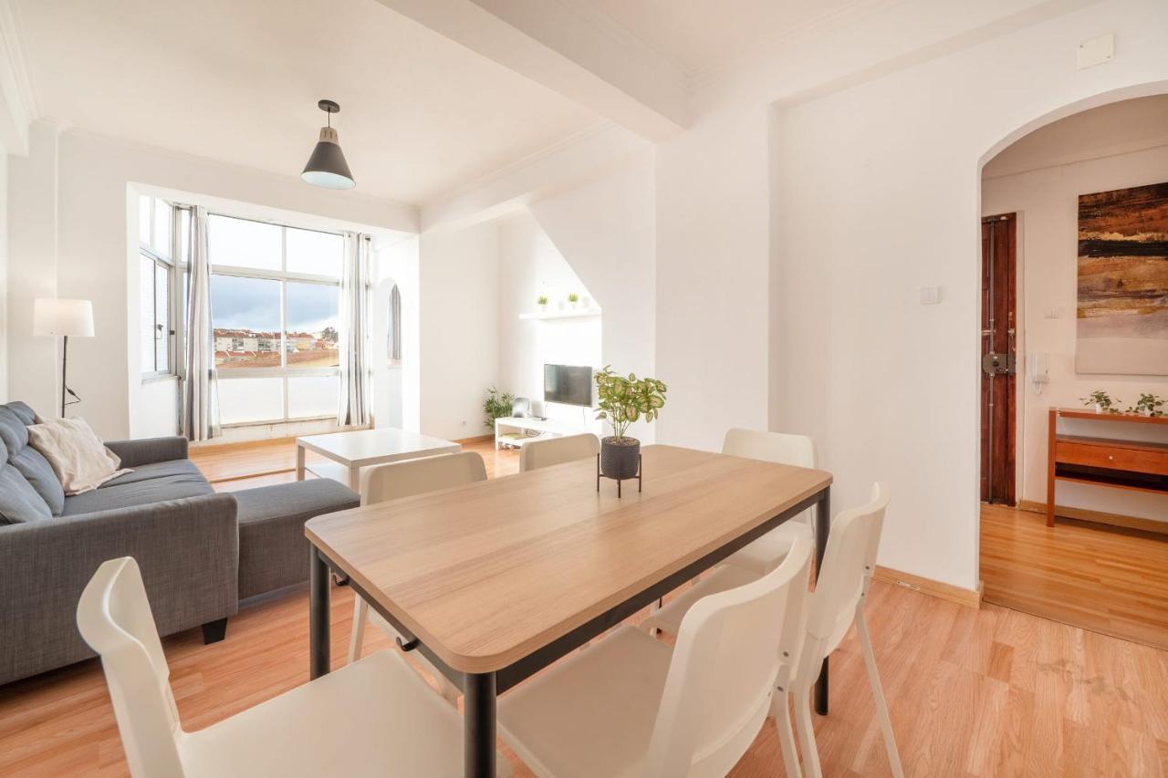 Guestready - Bright Flat Near Rio De Mouro Station Appartement Lissabon