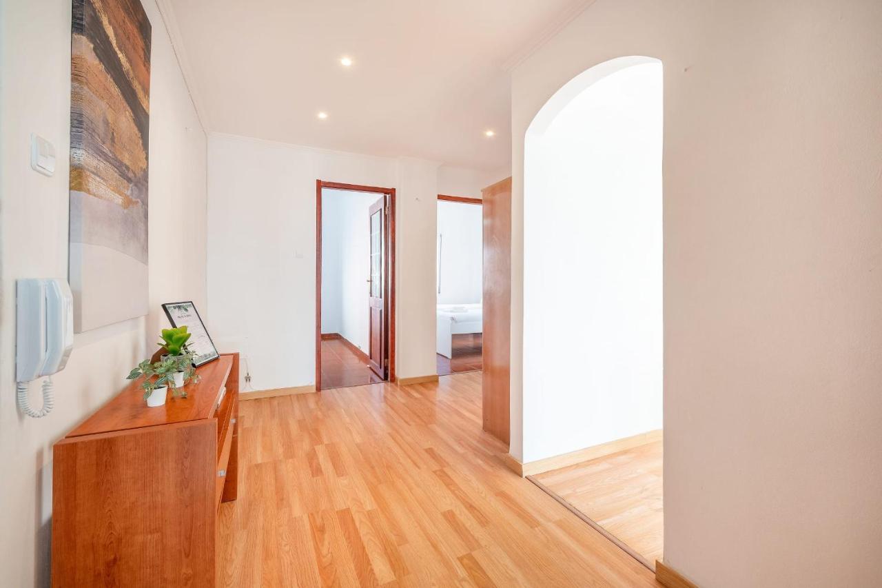 Guestready - Bright Flat Near Rio De Mouro Station Lissabon