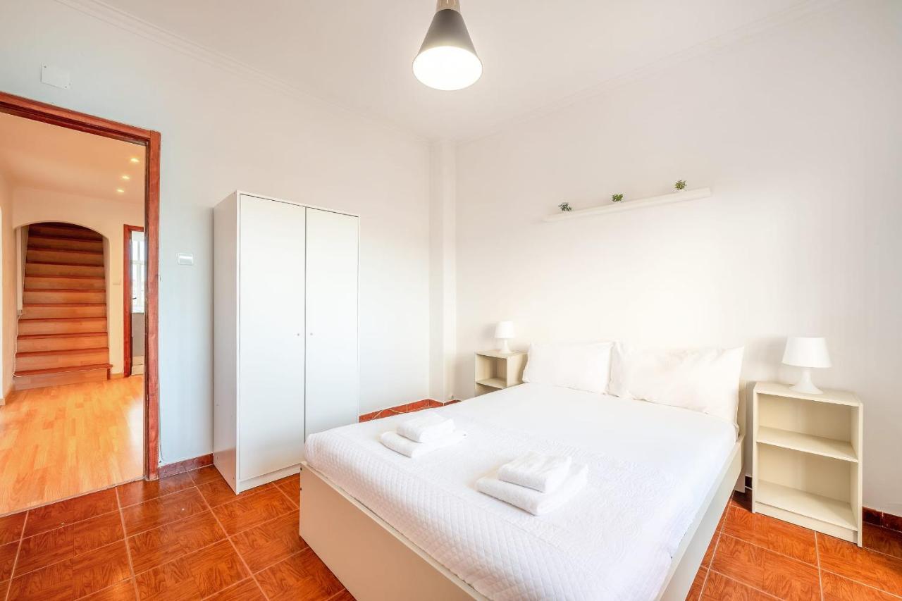 Guestready - Bright Flat Near Rio De Mouro Station * Lissabon