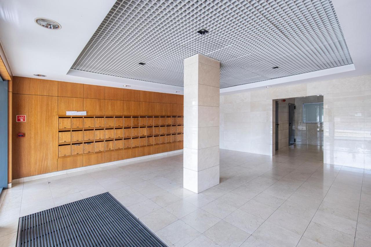 Appartement Fancy W/metro At Doorstep By Lovelystay
