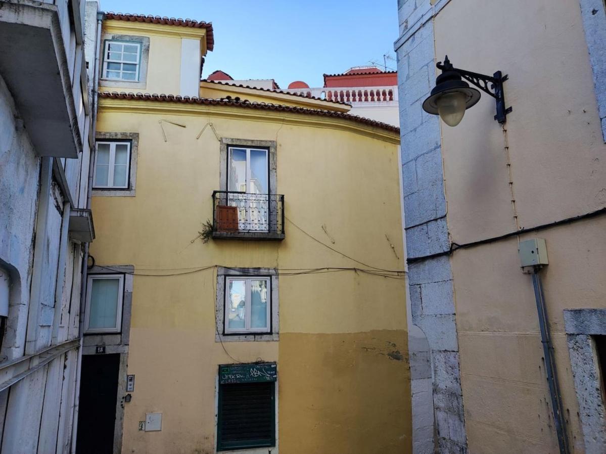 Fabulous T2 With Balcony In Rossio * Lissabon