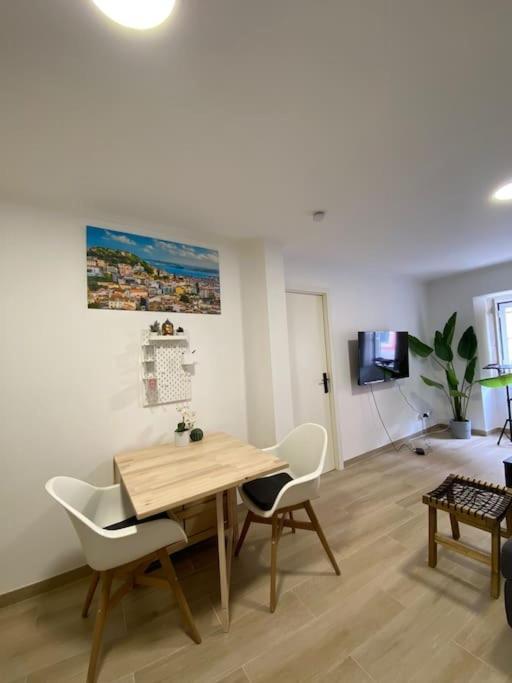 Apartment Artistic Digital Getaway - Patio & Great Location! Lisbon