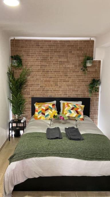 Artistic Digital Getaway - Patio & Great Location! * Lisbon