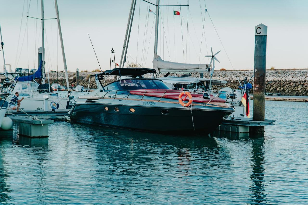 Bateau-hôtel Valeria, Uma Noite De Sonho