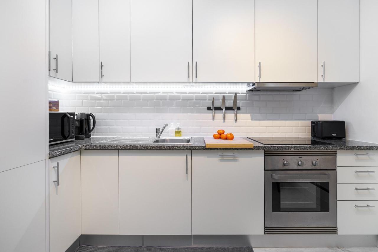 Whome Lisbon's Kept Secret: 2-bed W/ac & Patio Appartement *