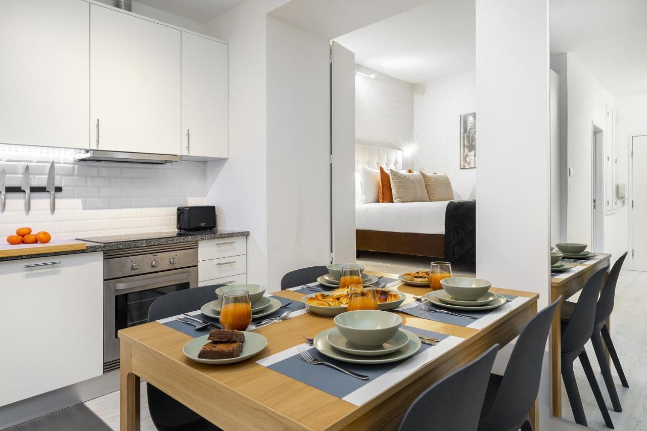 Whome Lisbon's Kept Secret: 2-bed W/ac & Patio *
