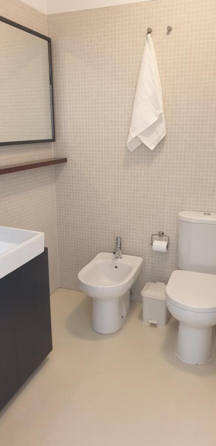 Apartment 5min Walk From Subway Station & Free Parking Lissabon