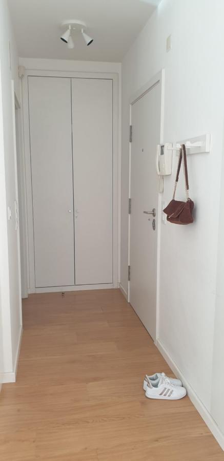 5min Walk From Subway Station & Free Parking Apartment Lissabon