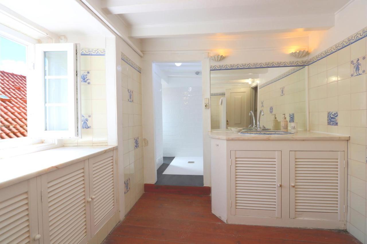 The Downtown Terrace - Fabulous Views, Sun Deck, Penthouse, 5th-floor No Lift Apartment