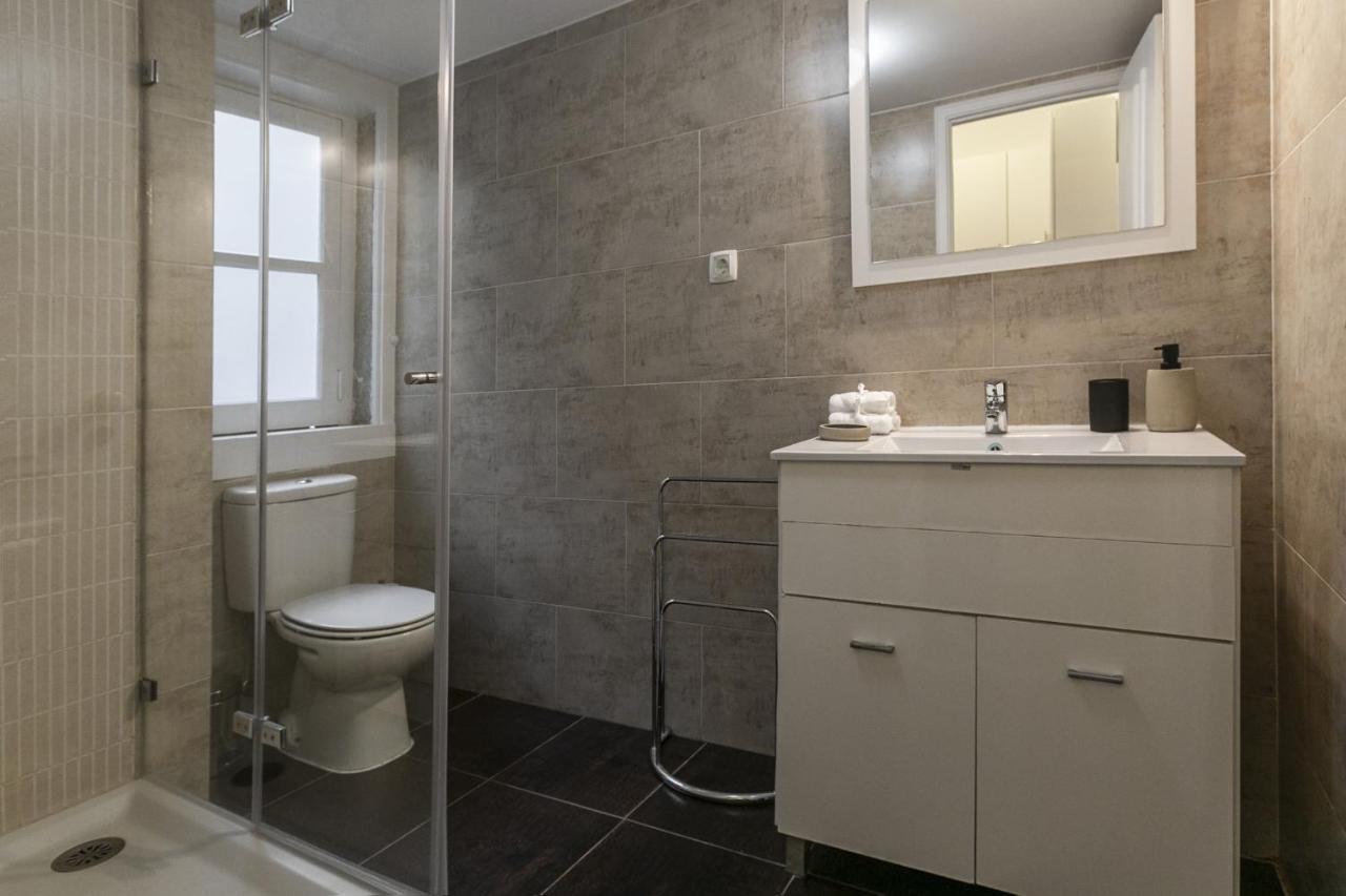 Downtown Flat With Design And Comfort At Downtown Apartment