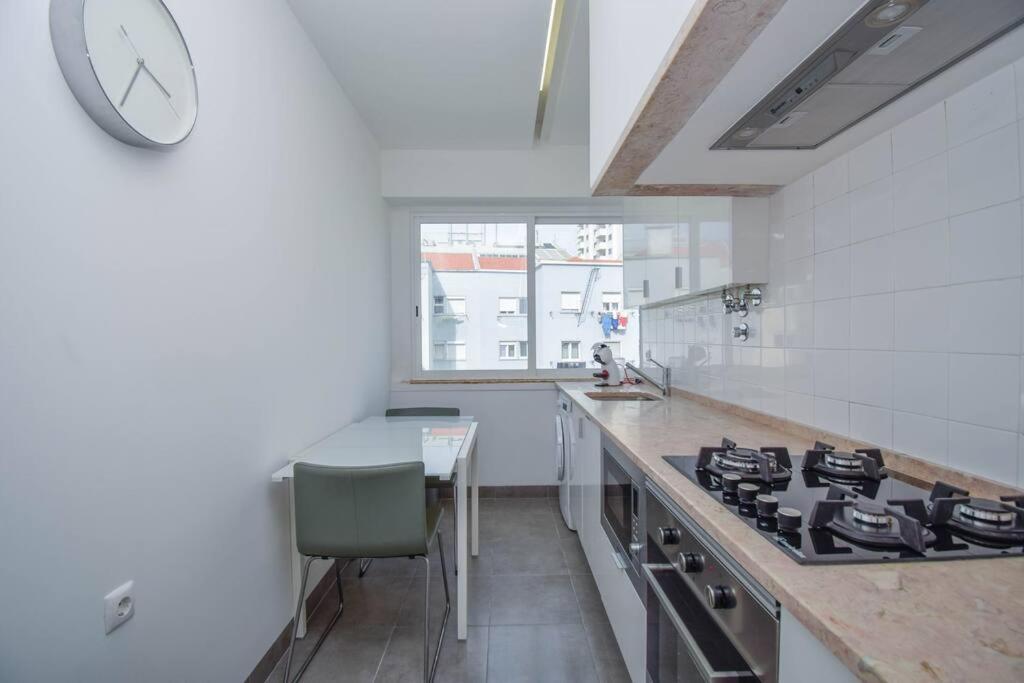 Apartment Cozy And Sunny Family