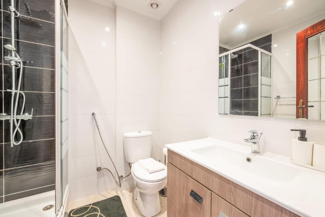Guestready - Bright Flat Near Rio De Mouro Station * Lissabon
