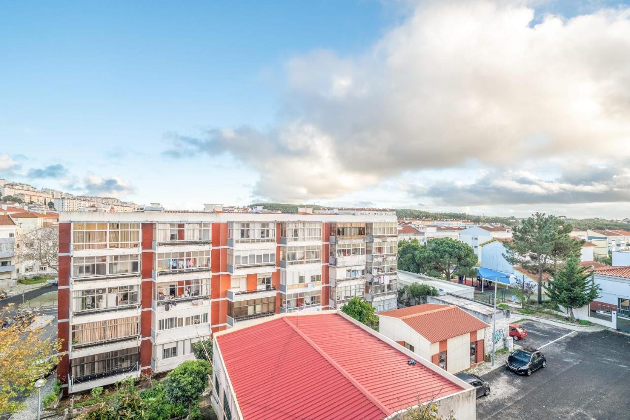 Appartement Guestready - Bright Flat Near Rio De Mouro Station Lissabon