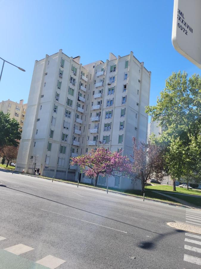 Cozy Near Metro & Airport Lisbon
