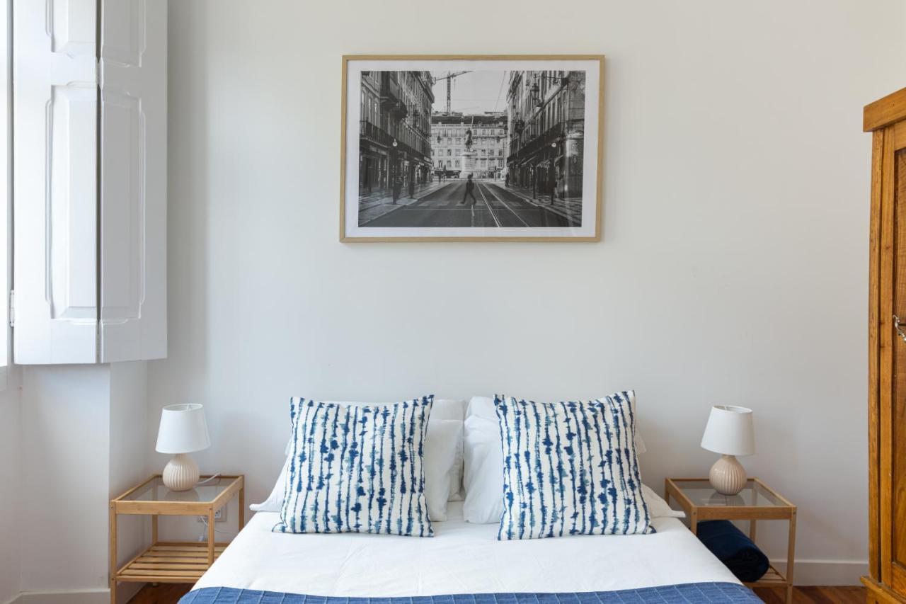 White & Blue Vintage In Graca