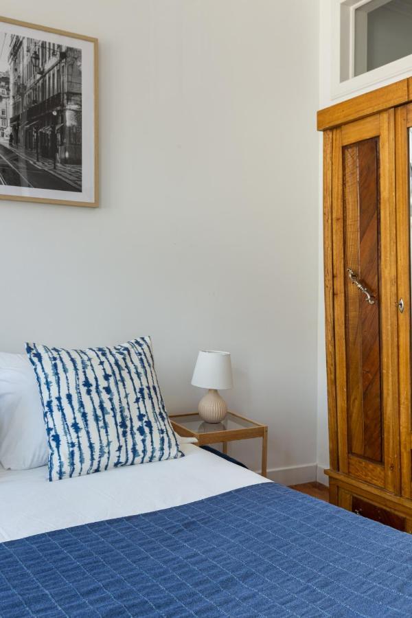 White & Blue Vintage In Graca