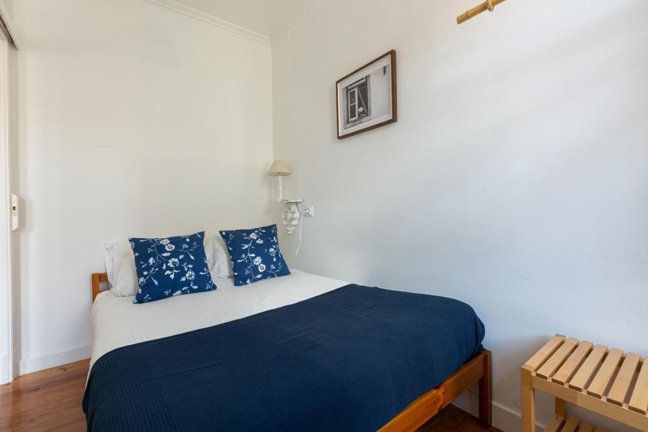 White & Blue Vintage In Graca Apartment