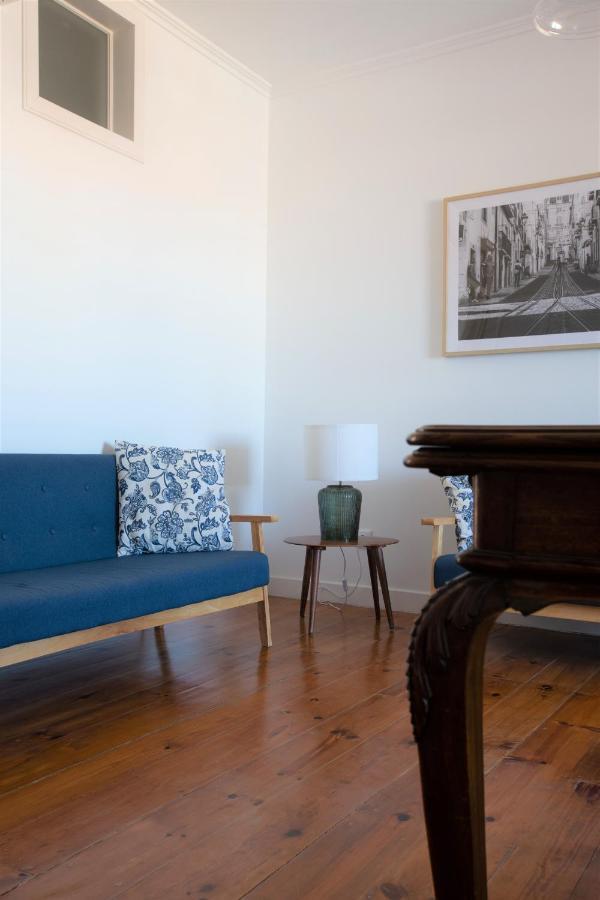 White & Blue Vintage In Graca * Lissabon