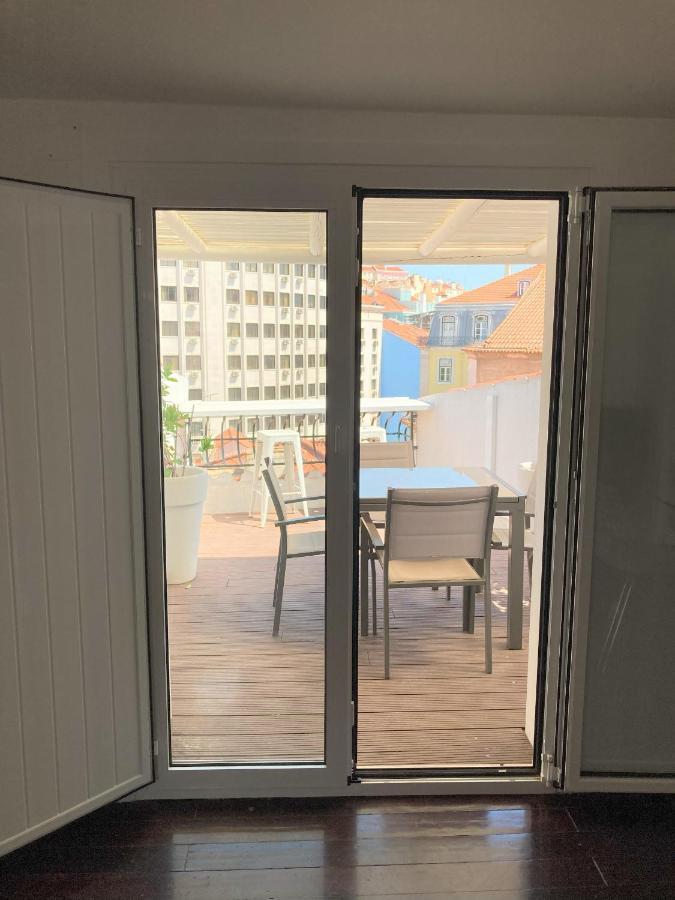 Fabulous T2 With Balcony In Rossio Lissabon