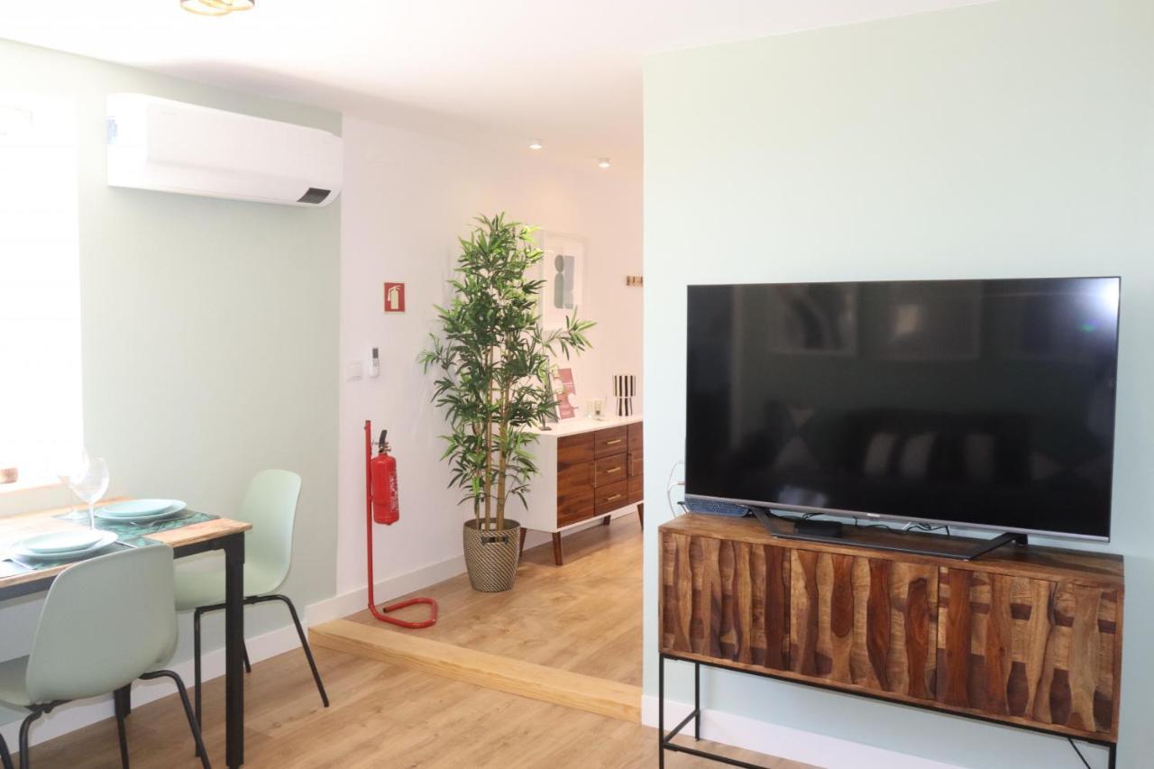 Lisbon, T2 Renewed Duplex With River View, Beato, Appartement