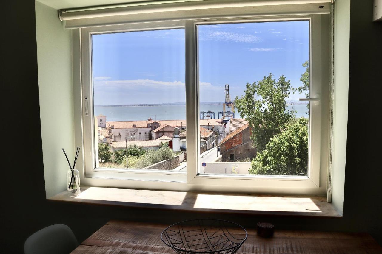 Lisbon, T2 Renewed Duplex With River View, Beato, Appartement Lisboa