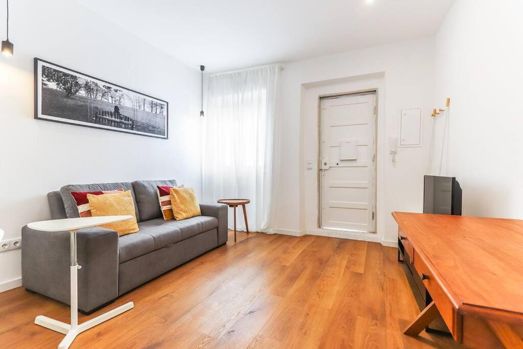 Portucale ! Bright Campo Ourique W/ Terrace * Lissabon