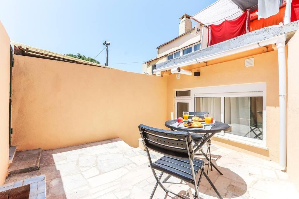 Portucale ! Bright Campo Ourique W/ Terrace * Lissabon