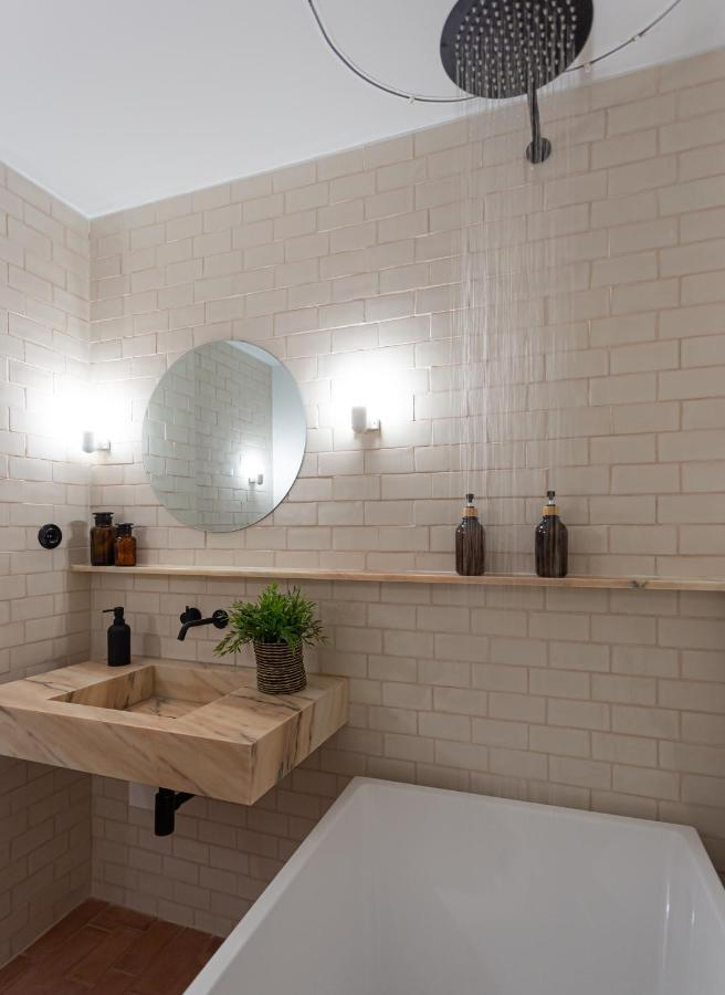Columbano - Boutique Ensuites, Cokitchen & Parking *