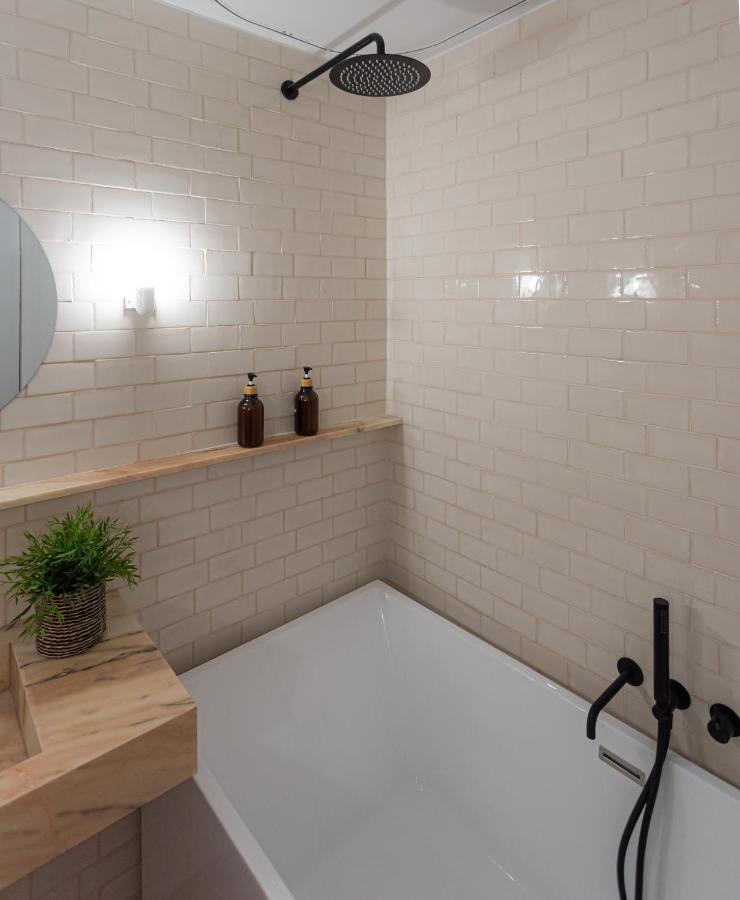Columbano - Boutique Ensuites, Cokitchen & Parking Maison d'hôtes