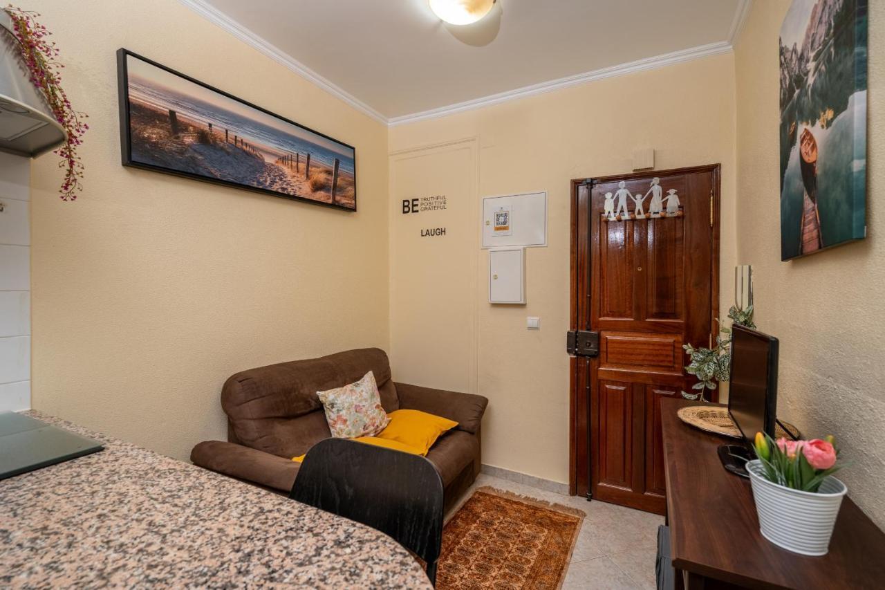 Cozy One Bedroom In Historic Location - Carmo Apartamento Lisboa