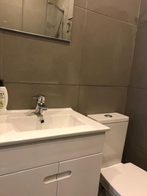 Charming In Campolide - 2f Apartment *