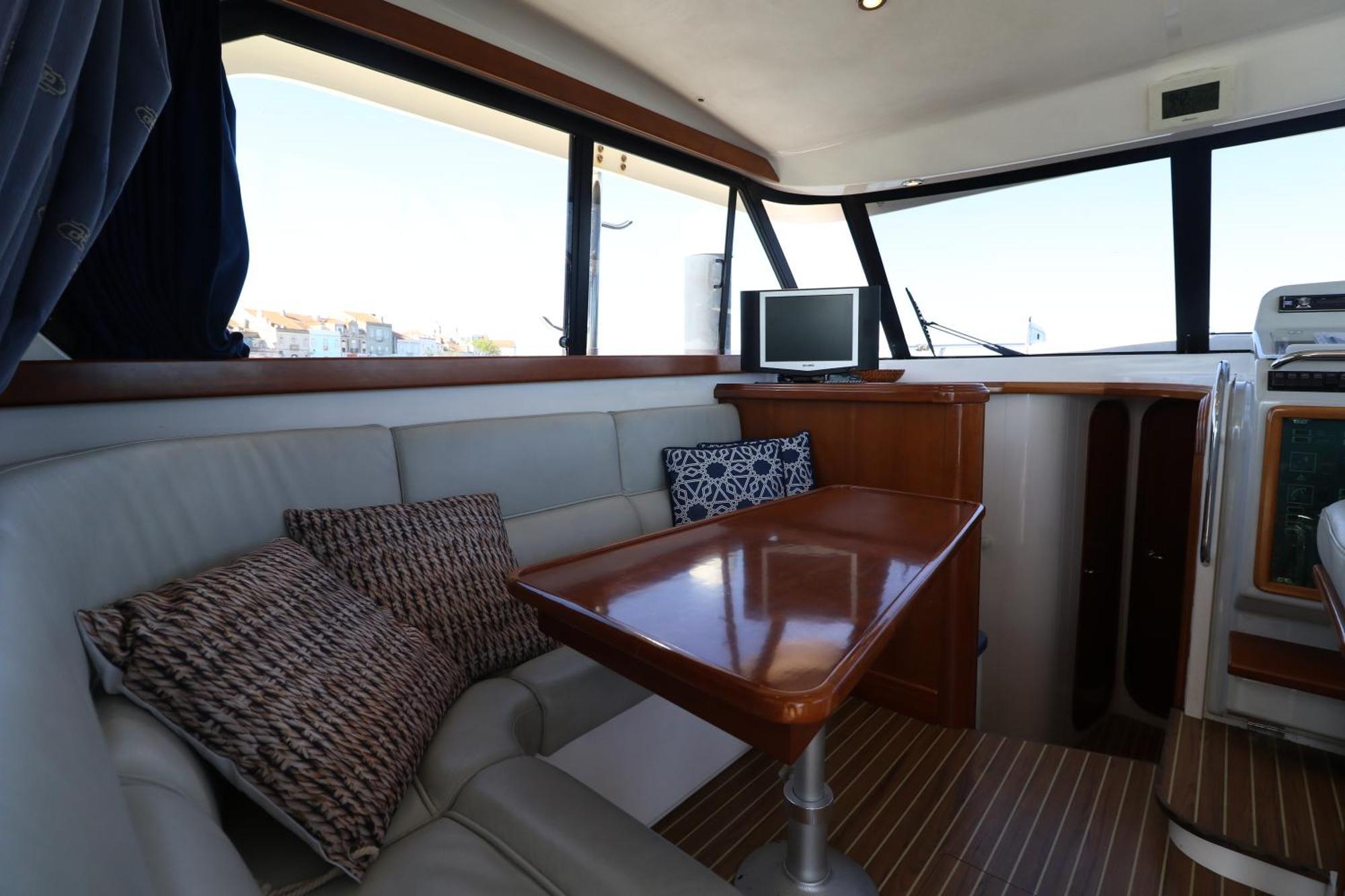 Botel Private Yacht, We Our Guests Lisbon