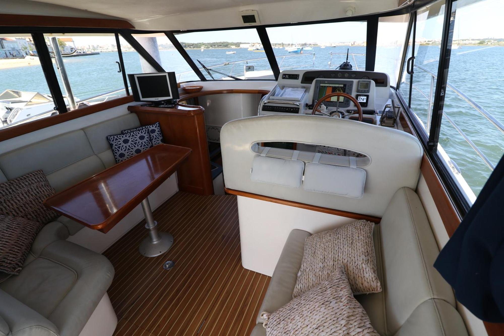 Private Yacht, We Our Guests Botel Lisbon