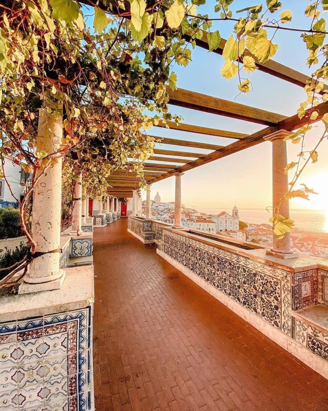Alfama Historical 3 Bedroom Duplex *