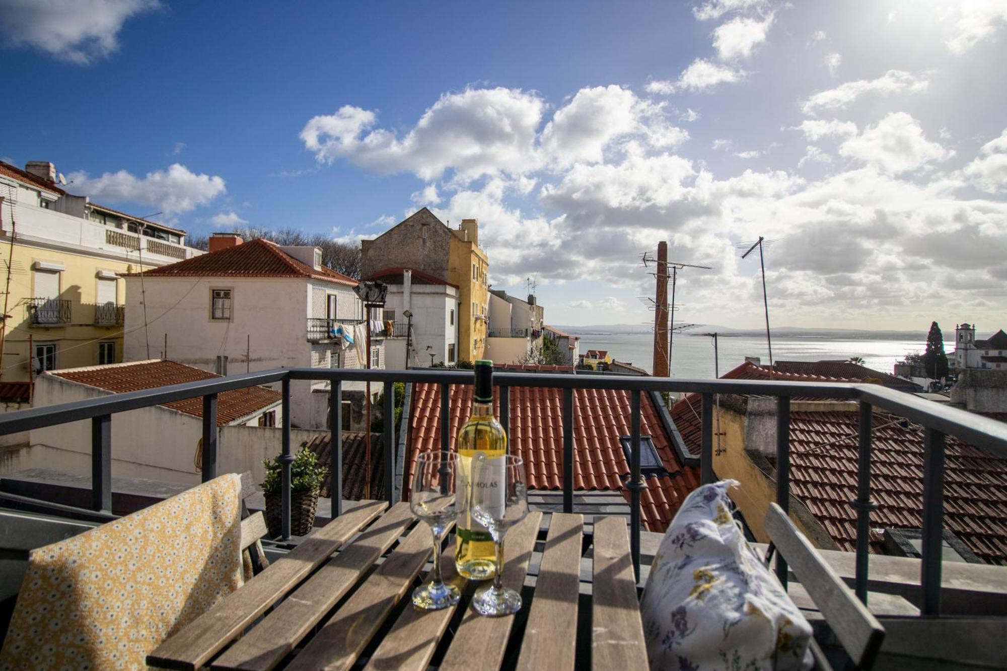Aparthotel Loios And *