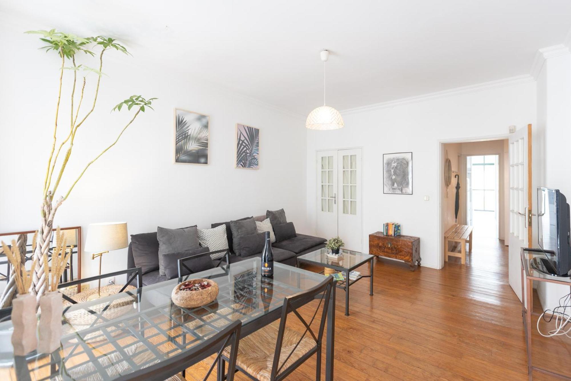 Spacious 2 Bedroom With Large Living *