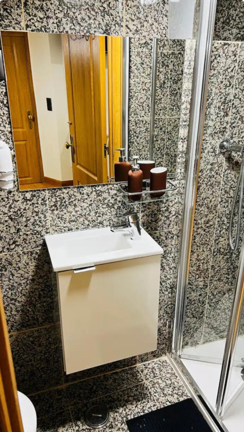 Quarto em Acomodações Particulares Alfama - *