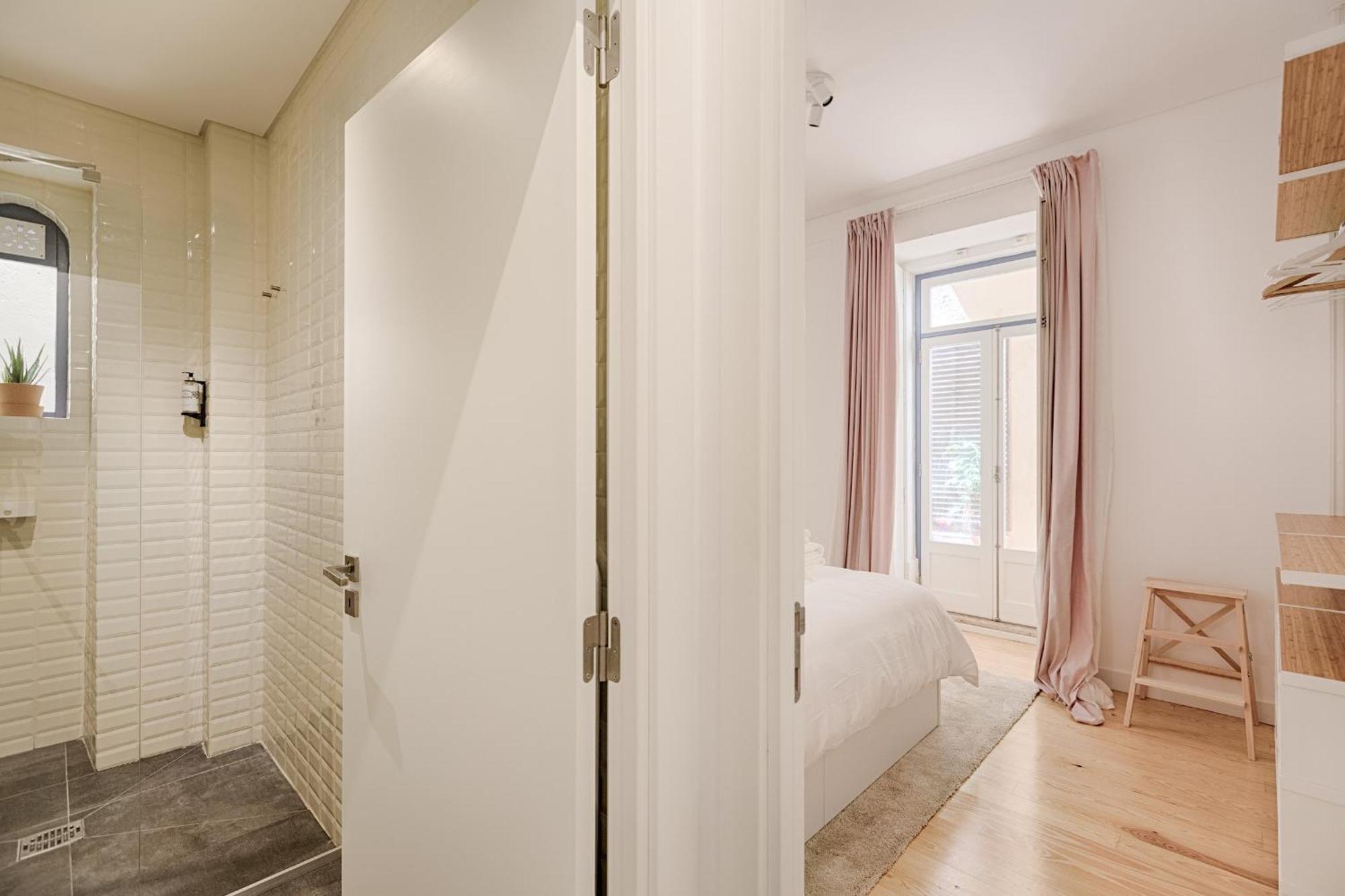 Romantic Gem In Alfama Apartment *