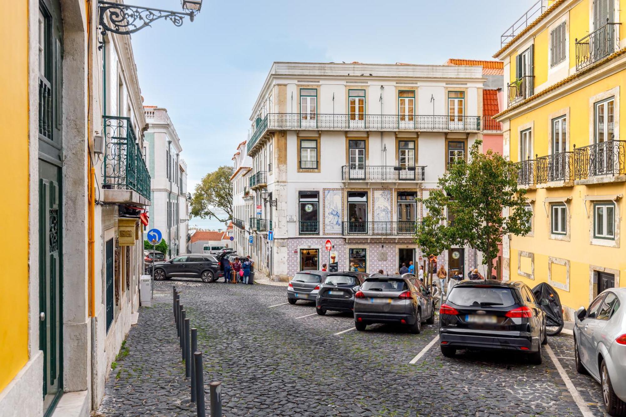 Sublime Apt Medieval Alfama