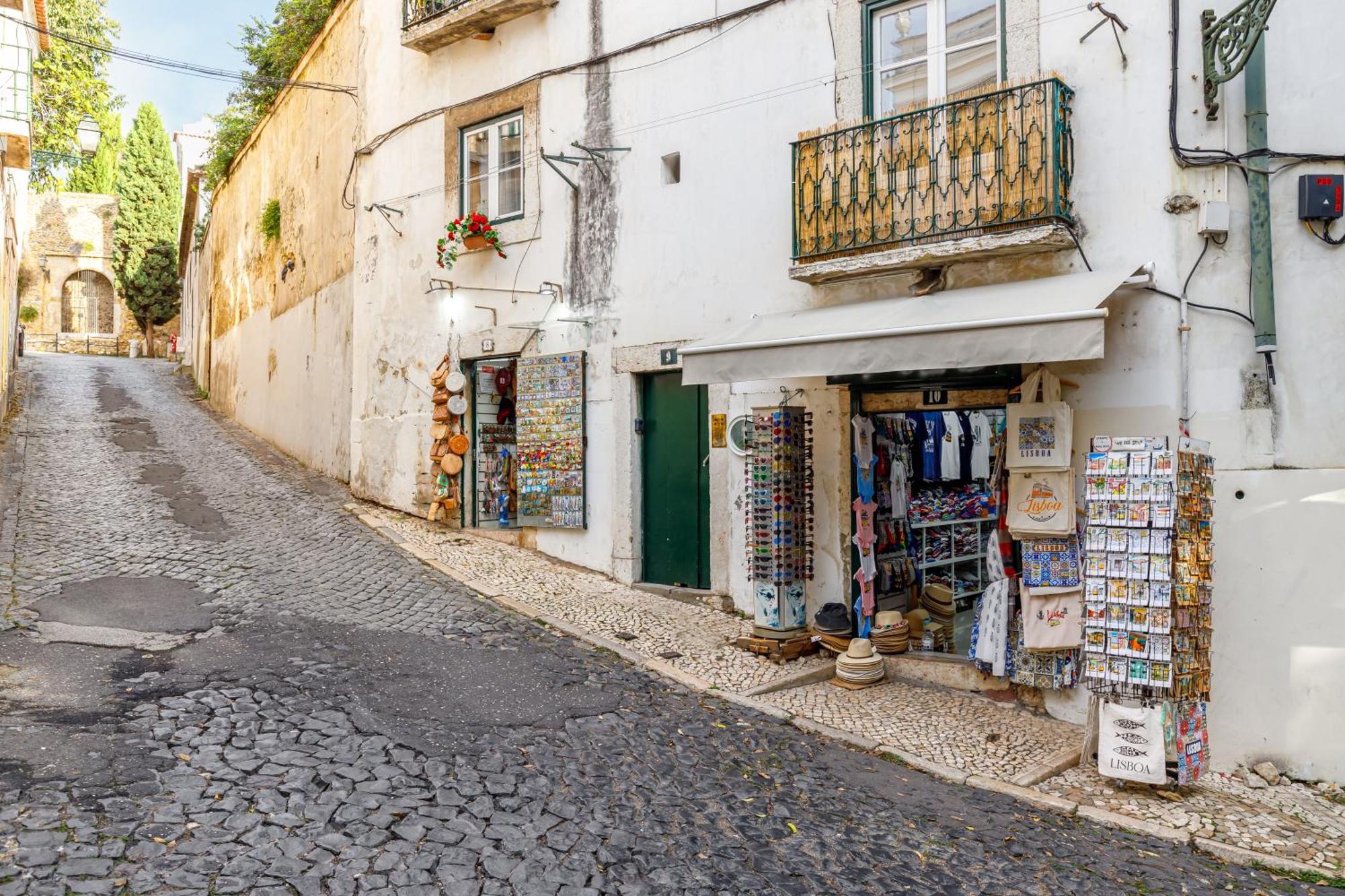 Apartment Sublime Apt Medieval Alfama Lisbon