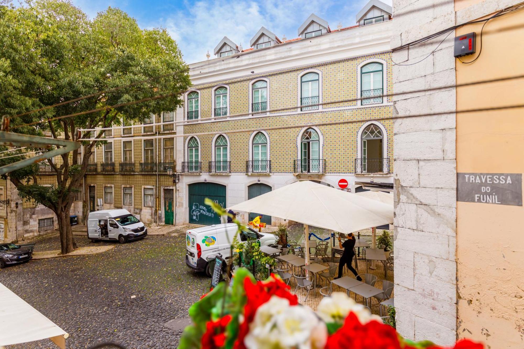 Sublime Apt Medieval Alfama Apartment