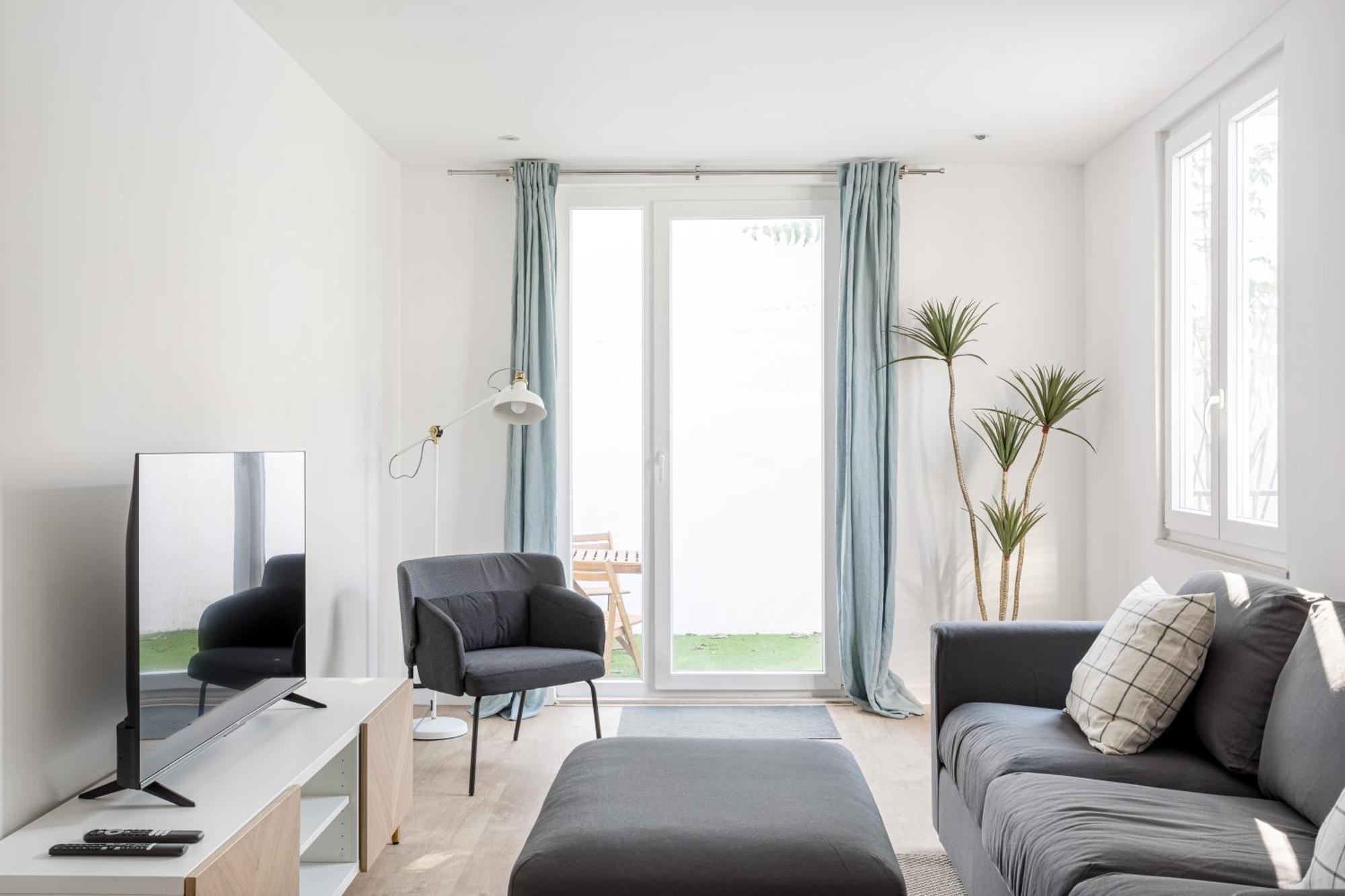 Joivy Minimalistic W Patio In Principe Real Apartment Lissabon