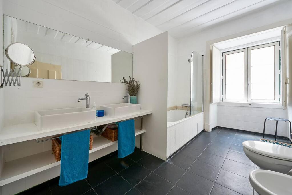 Stunning Near Chiado Apartamento