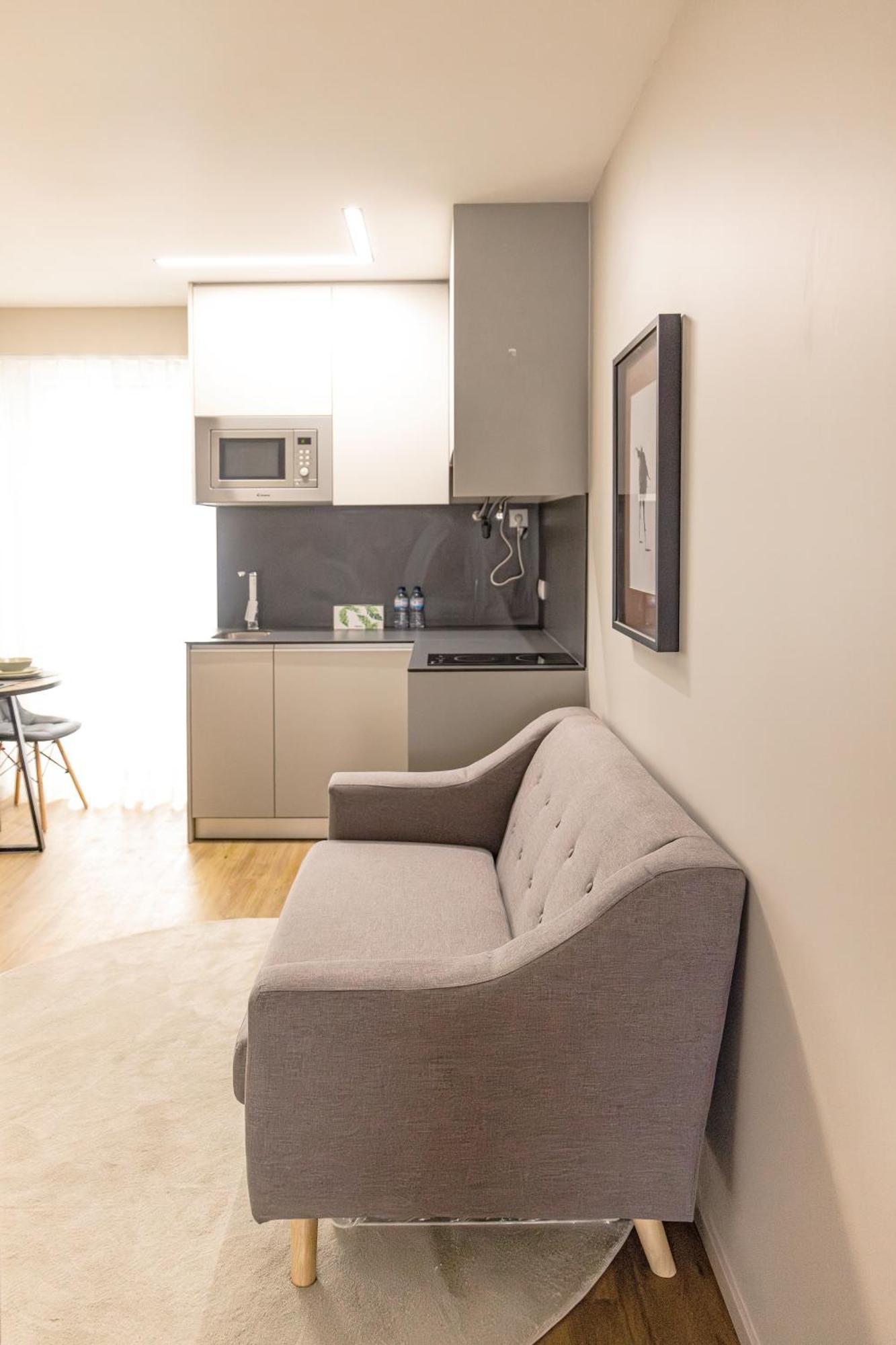 Apartamento Center History 106 Letters *