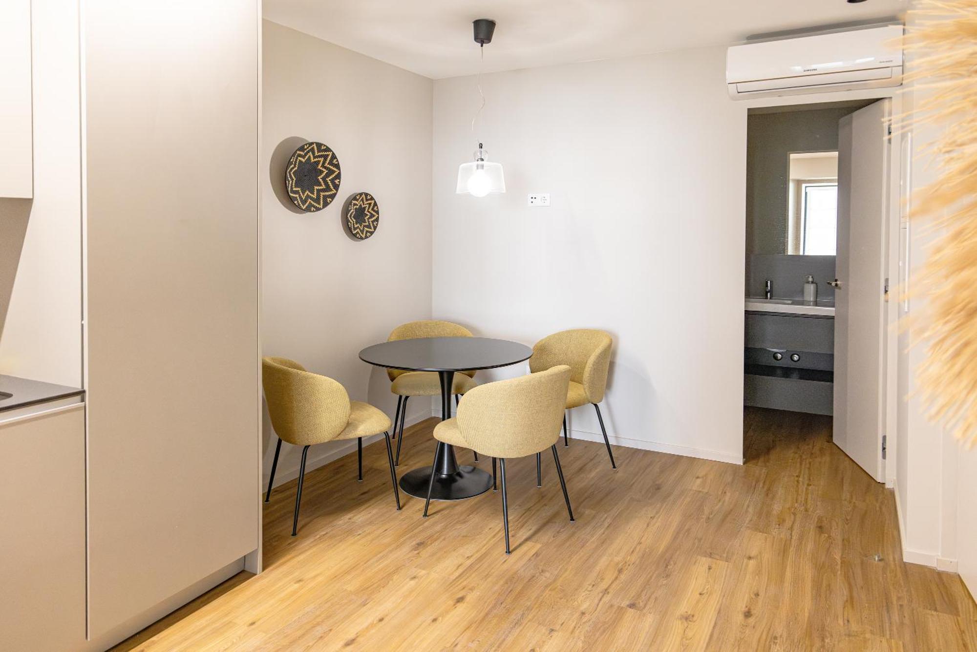 Apartamento Center History 106 Letters