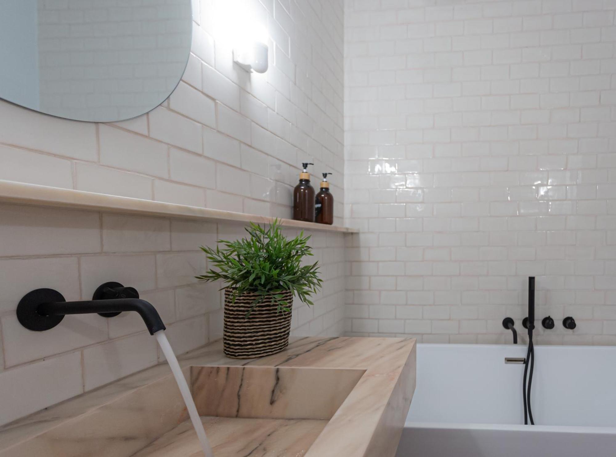Columbano - Boutique Ensuites, Cokitchen & Parking *