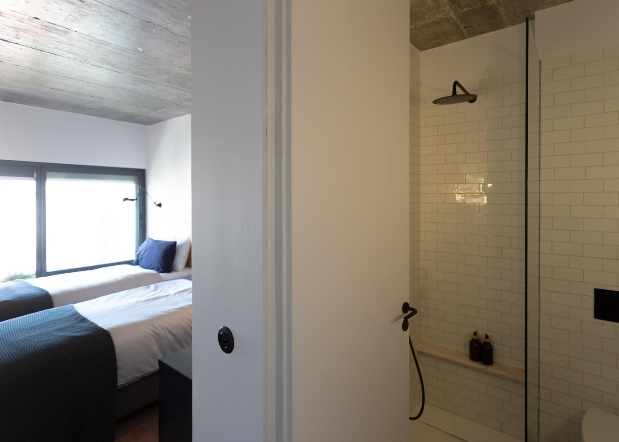 Columbano - Boutique Ensuites, Cokitchen & Parking