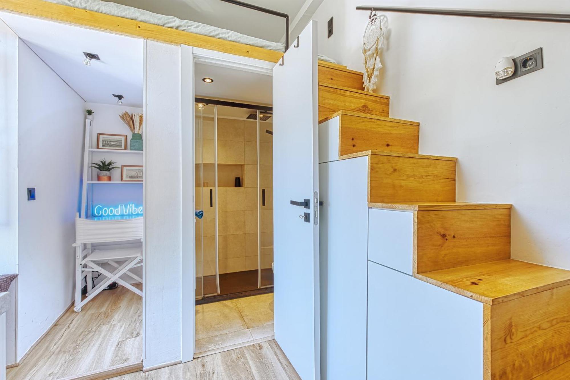 Historic Gem & Modern Loft In The Heart Of Appartement