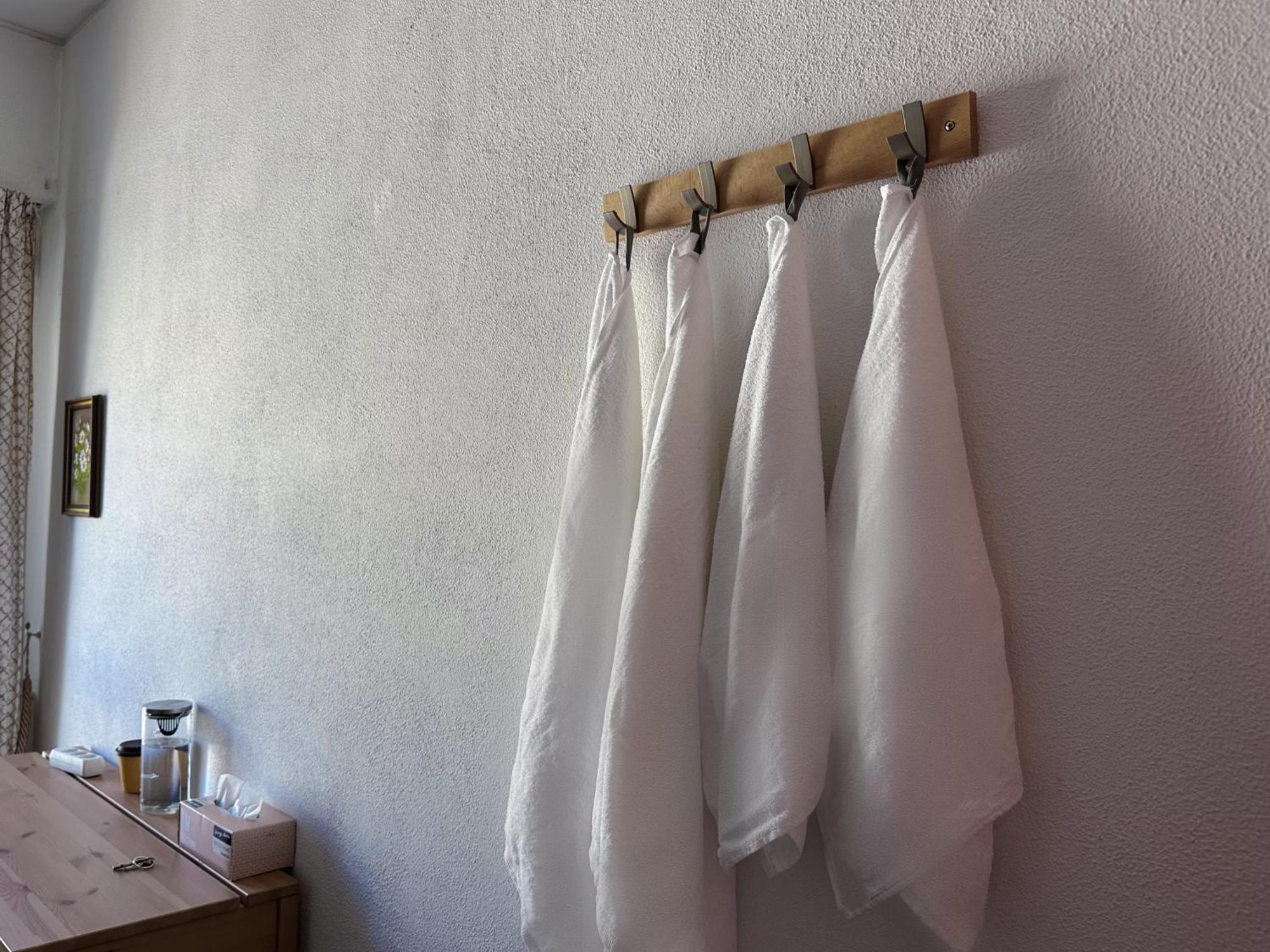 Cozy Near Metro & Airport Homestay