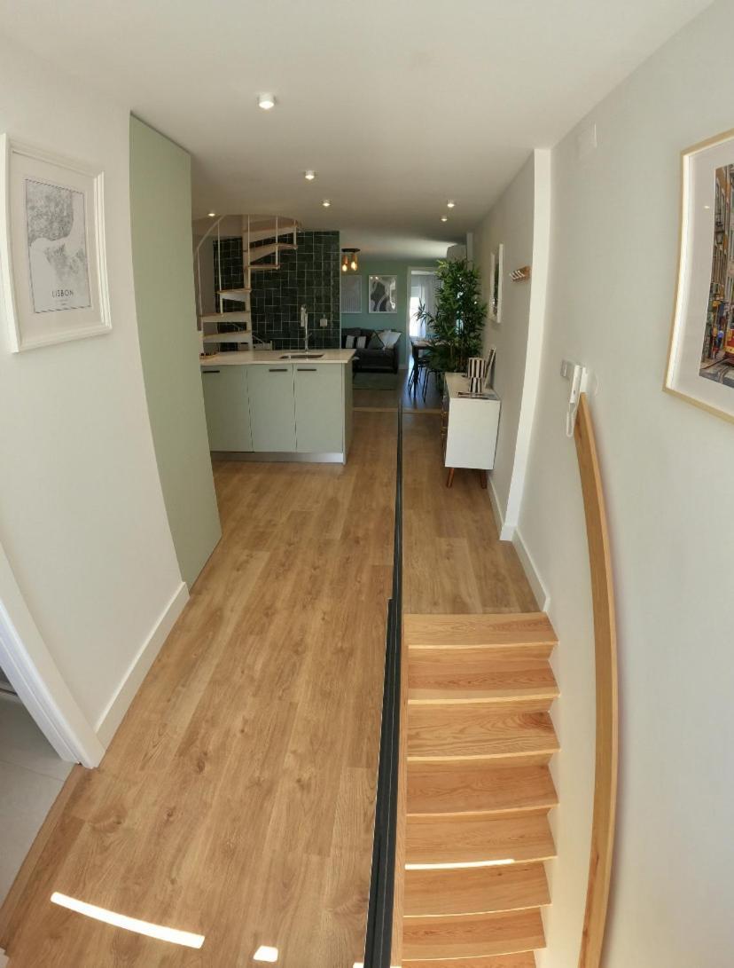 Appartement Lisbon, T2 Renewed Duplex With River View, Beato, *